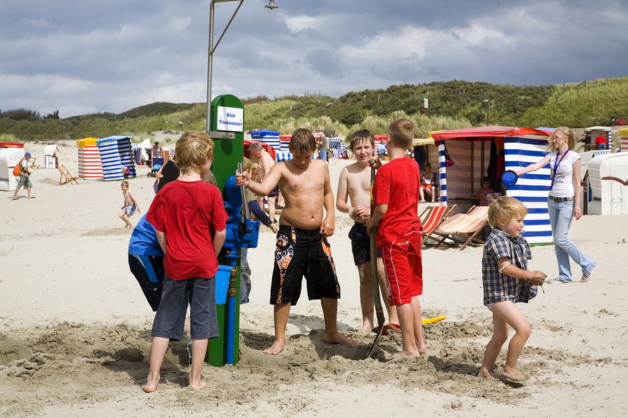 Kinder am Strand 05.jpg